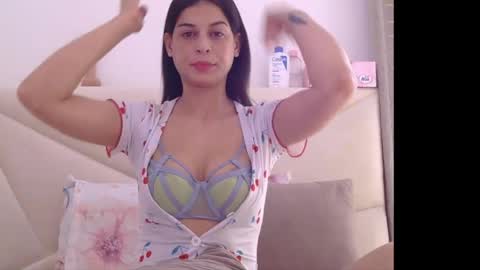 Snapshot of alaouirim25 chatting on May 12, 3:53 pm AllylicArabis online show from May 12, 3:53 pm