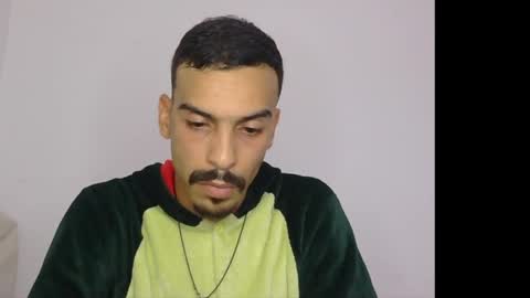 Snapshot of alaouirim25 chatting on May 29, 11:03 pm AllylicArabis online show from May 29, 11:03 pm