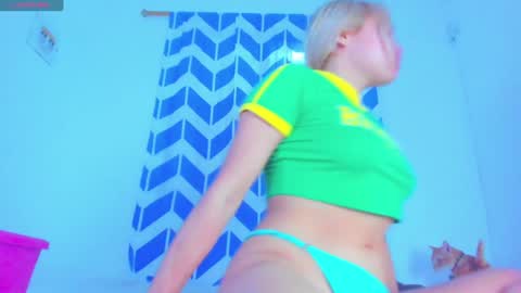 Snapshot of alaska_drew chatting on January 28, 2:43 am Alaska online show from January 28, 2:43 am