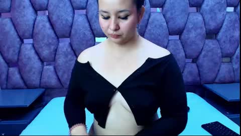 AlaSmith  online show from April 18, 2:37 am