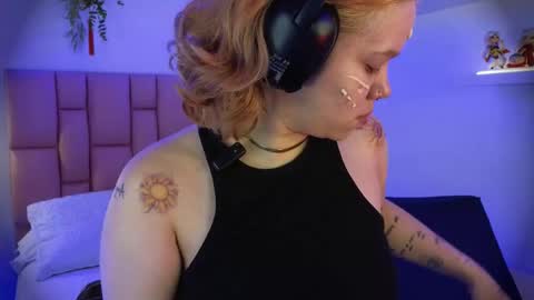 albaandthayron online show from October 1, 11:27 am