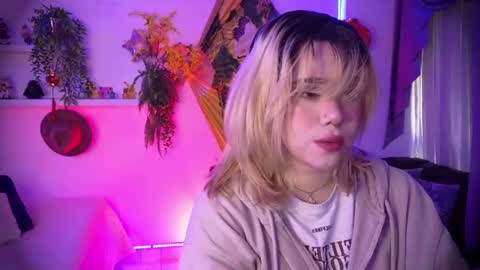 Snapshot of albaandthayron chatting on June 11, 12:03 pm albaandthayron online show from June 11, 12:03 pm