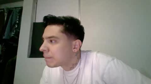 alber753713 online show from June 3, 6:27 am