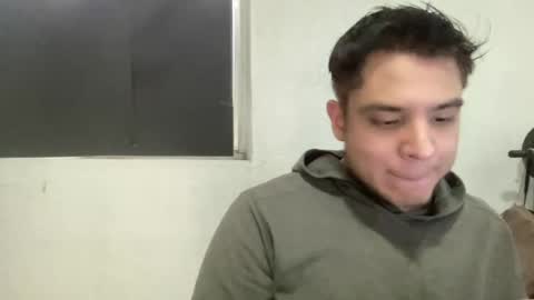 alber753713 online show from June 17, 11:38 pm