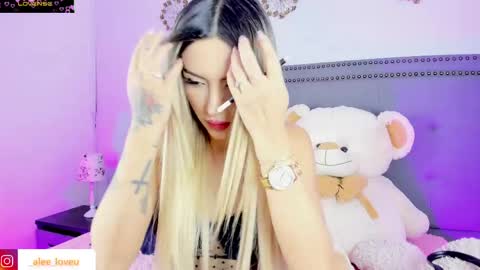 Snapshot of ale_love_ chatting on June 5, 12:17 am ALE LOVE online show from June 5, 12:17 am