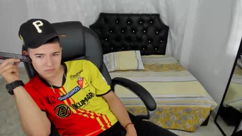 Aleck Boy online show from November 26, 7:59 pm