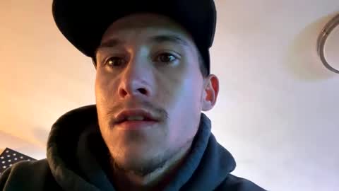 Snapshot of alecurclit chatting on December 14, 10:18 pm alecurclit online show from December 14, 10:18 pm