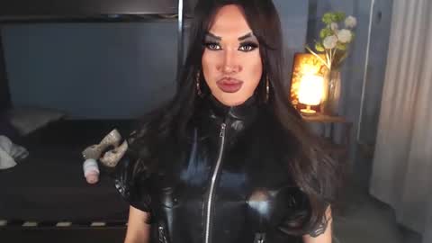 Snapshot of aleinacroft chatting on February 3, 8:35 pm aleinacroft online show from February 3, 8:35 pm