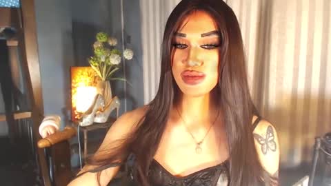 Snapshot of aleinacroft chatting on February 12, 4:33 pm aleinacroft online show from February 12, 4:33 pm