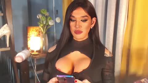 Snapshot of aleinacroft chatting on February 28, 6:21 am aleinacroft online show from February 28, 6:21 am
