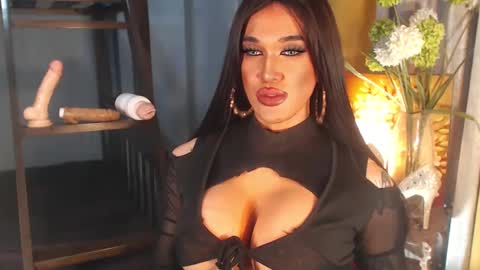 Snapshot of aleinacroft chatting on March 3, 9:55 am aleinacroft online show from March 3, 9:55 am