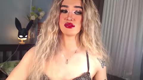 Snapshot of aleinacroft chatting on September 13, 12:32 am aleinacroft online show from September 13, 12:32 am