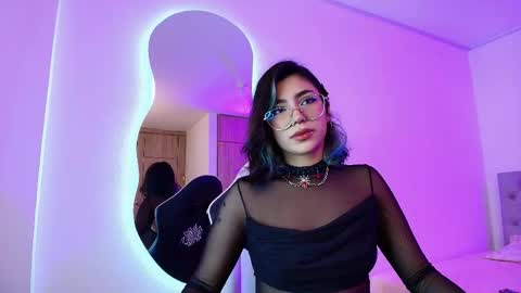 Snapshot of aleja__storm chatting on May 22, 12:11 pm A L E J A online show from May 22, 12:11 pm