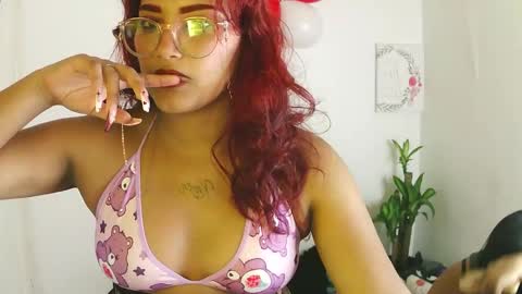 Snapshot of aleja_sammy chatting on March 2, 6:48 pm Aleja Sammy online show from March 2, 6:48 pm
