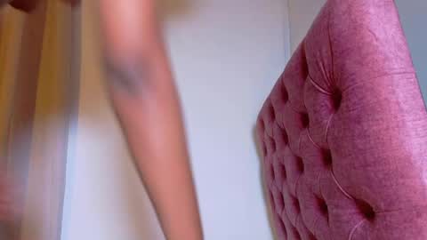 alejandra_dunn1 online show from April 5, 9:23 pm