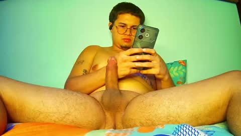 Snapshot of alejandro_b0y chatting on February 28, 6:10 am Alejandro online show from February 28, 6:10 am