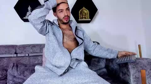 Snapshot of alejandro_zatroro chatting on February 7, 11:36 am ONLYFANS ALEJANDRO ZATRORO online show from February 7, 11:36 am
