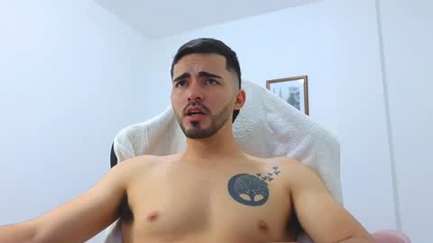 alejandroo_7 online show from December 31, 10:12 pm