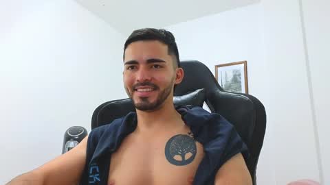 alejandroo_7 online show from January 4, 2:14 am