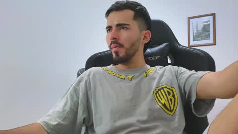 alejandroo_7 online show from January 8, 11:52 pm