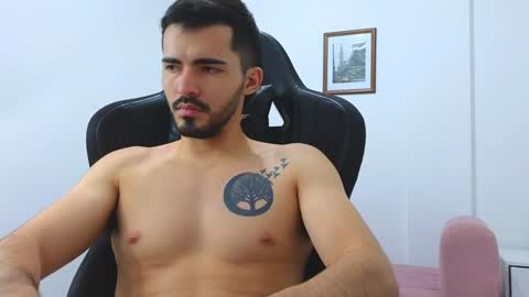 alejandroo_7 online show from January 13, 10:13 pm
