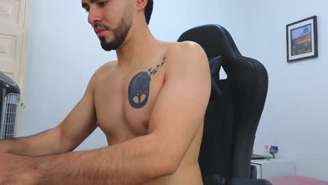 alejandroo_7 online show from January 22, 6:52 pm