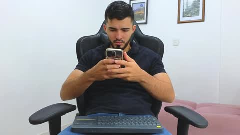 alejandroo_7 online show from January 25, 11:43 pm