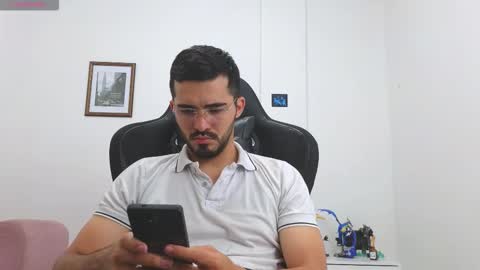 alejandroo_7 online show from October 31, 7:59 pm