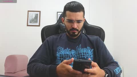 alejandroo_7 online show from December 1, 6:35 pm