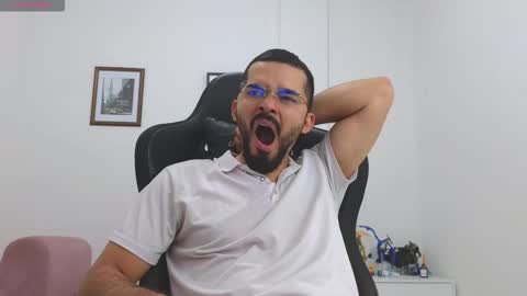 alejandroo_7 online show from December 2, 8:59 pm