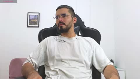 alejandroo_7 online show from December 21, 7:43 pm