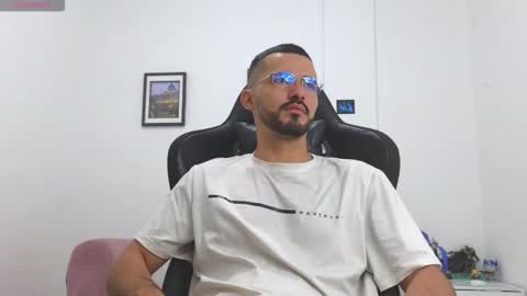 alejandroo_7 online show from January 6, 4:11 pm