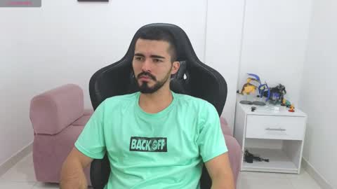 alejandroo_7 online show from February 5, 5:28 pm