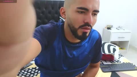 alejandroo_7 online show from February 20, 4:40 pm