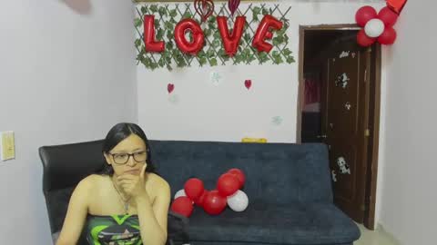 Snapshot of alejita_smithh chatting on February 19, 12:11 pm zoe and Kataleya online show from February 19, 12:11 pm