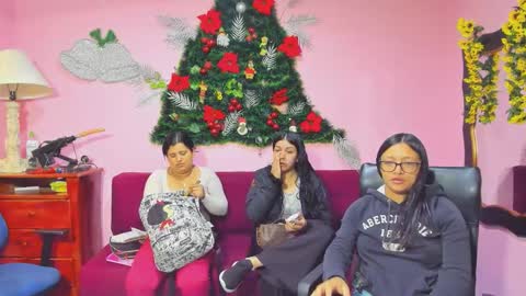 Snapshot of alejita_smithh chatting on December 18, 12:22 pm zoe and Kataleya online show from December 18, 12:22 pm