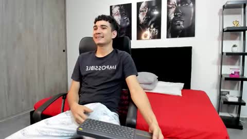 alejo_gray1 online show from February 4, 6:36 pm