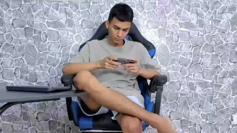 Snapshot of alejo_peverell chatting on May 25, 7:09 pm alejo peverell online show from May 25, 7:09 pm