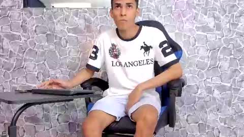 Snapshot of alejo_peverell chatting on June 29, 5:35 pm alejo peverell online show from June 29, 5:35 pm
