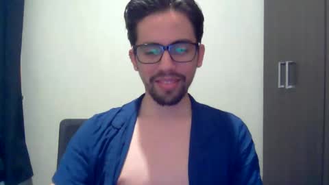 alejo_shy online show from January 3, 4:00 am