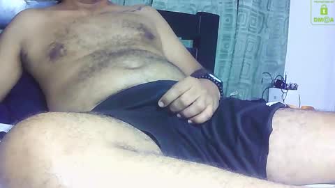 Snapshot of alejohot29 chatting on February 2, 5:37 pm alejohot29 online show from February 2, 5:37 pm