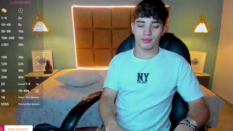 ALejoo Saenz online show from September 19, 8:20 pm