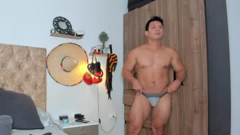 Snapshot of alejostrong chatting on July 23, 11:35 pm alejostrong online show from July 23, 11:35 pm