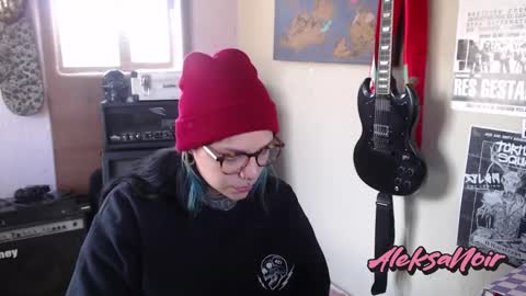 Snapshot of aleksanoir chatting on February 6, 2:37 pm AleksaNoir online show from February 6, 2:37 pm