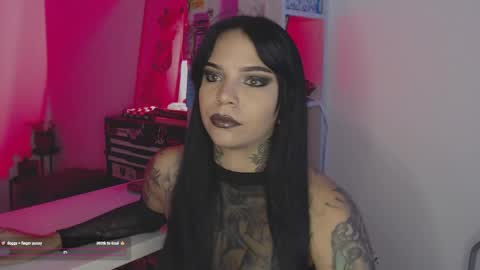 Snapshot of aleksanoir chatting on June 5, 3:18 pm AleksaNoir online show from June 5, 3:18 pm