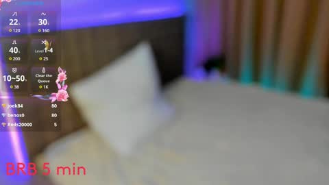 Snapshot of alekse_eva chatting on February 1, 2:16 am Leslie online show from February 1, 2:16 am