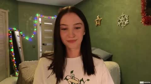 Snapshot of alena_navi chatting on December 9, 8:55 am Alena online show from December 9, 8:55 am