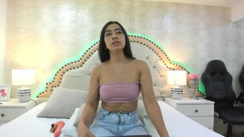 Snapshot of alenacoleman chatting on May 15, 12:12 pm ALENA online show from May 15, 12:12 pm