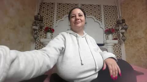 Snapshot of alesha_arabian_ chatting on February 18, 5:36 am alesha_arabian_ online show from February 18, 5:36 am