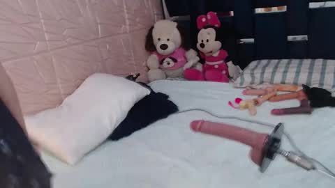 Snapshot of aleska128 chatting on February 20, 9:43 am Aleska online show from February 20, 9:43 am